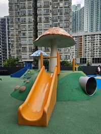 新都會廣場歷奇公園，可愛植物造型的滑梯