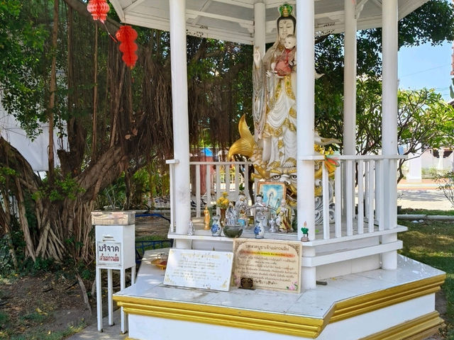 พามาทำบุญไหว้พระ ขอพร วัดกู้ อ.ปากเกร็ด จ.นนทบุรี