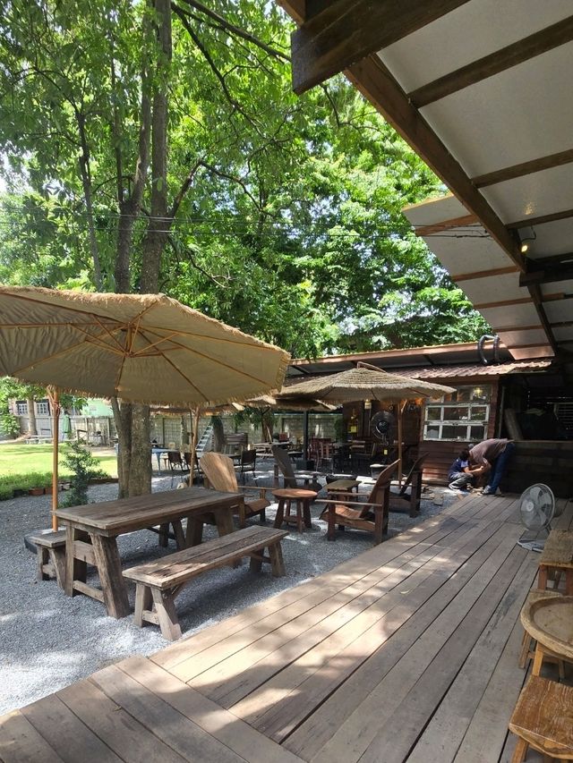 กาแฟท่าวังหลัง ร้านสวย แนวไม้โบราณ เหมาะมานั่งชิว