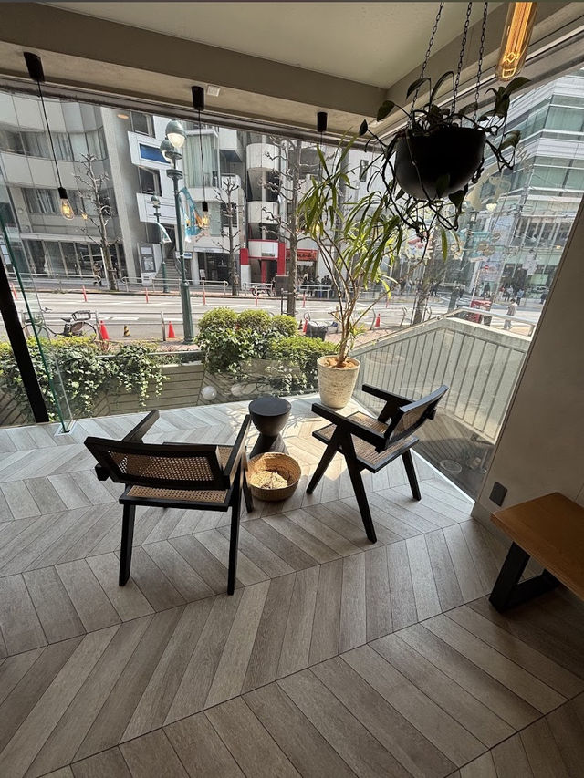 SHARK COFFEE Tokyo, Organic Brews with a Playful Bite