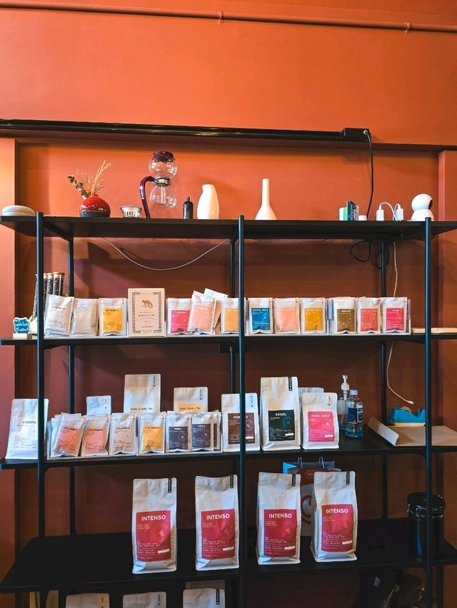 Lapinta Cafe & Roastery คาเฟ่สีส้ม