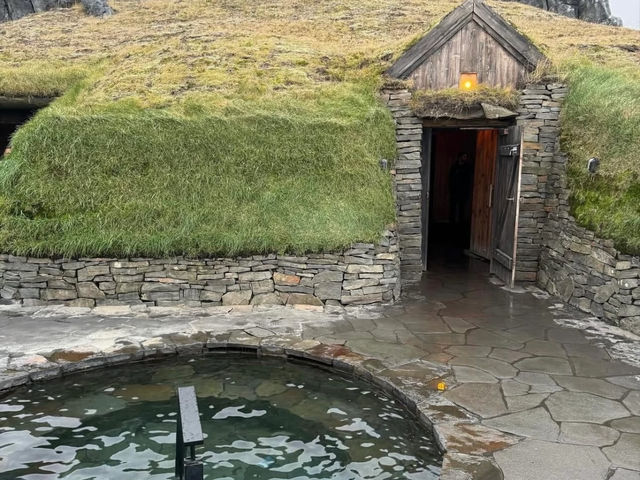 Sky Lagoon vs. Blue Lagoon: My Icelandic Hot Spring Showdown! 🇮🇸♨️