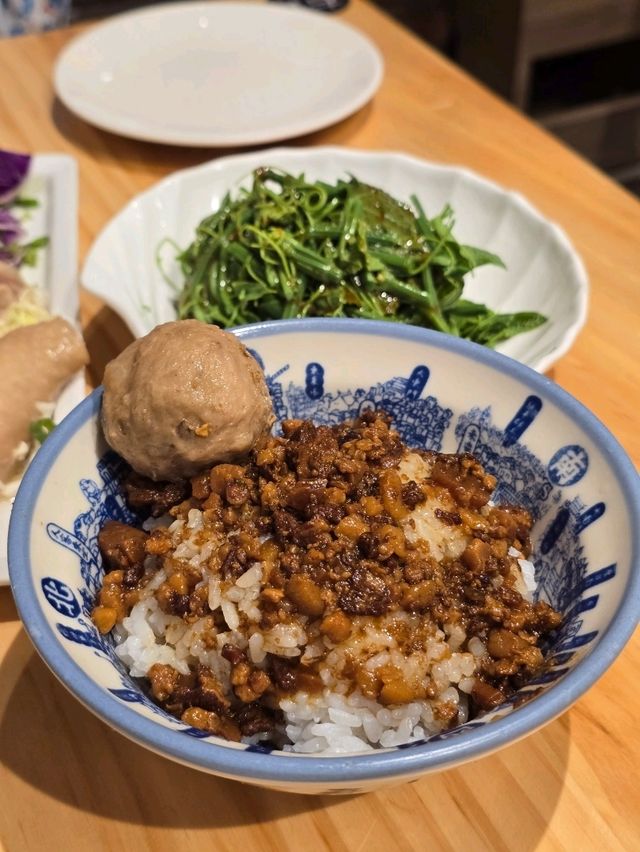 台灣人氣擔仔麵 - 度小月