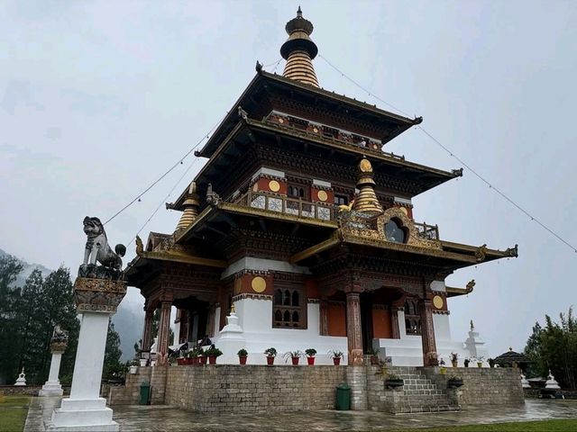 Hiking To Khamsum Yulley Namgyal Chörten