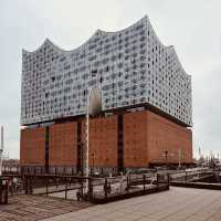Hamburg Summer Escape: Harbor Breezes & Hidden Courtyards