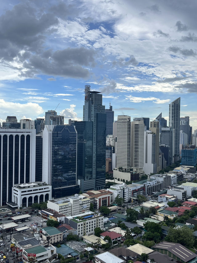 🇵🇭 Half a Day in Manila: From Colonial Streets to Coastal Malls 🏛️🌊🛍️