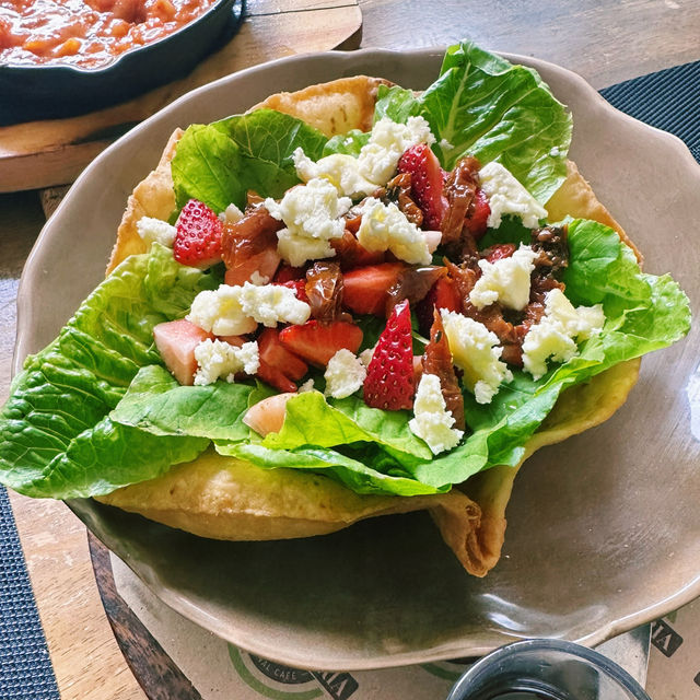 세계에서 가장 작은 활화산 옆에서 마시는 진짜 초콜릿 Tsokolateria 후기 
