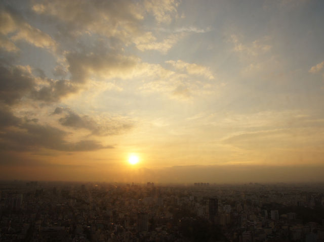 🌇 Golden Hour at Saigon Skydeck – A Sunset to Remember