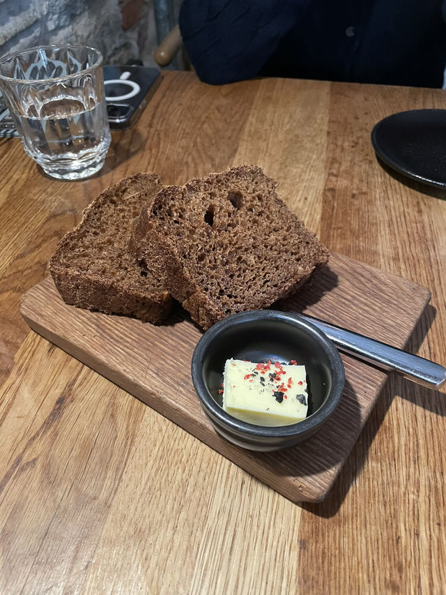 🦌✨ 탈린에서 만난 가장 따뜻한 맛과 마음 Restaurant Rataskaevu 16 방문기 🇪🇪