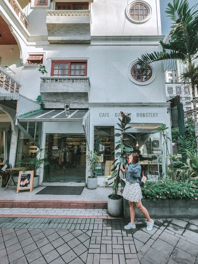 Sarnies Roastery – A Calm & Cozy Café Morning in Bangkok 🌿☕📍