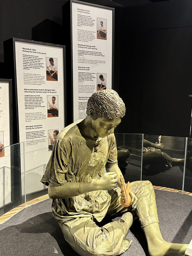 Music Museum: Where Instruments Judge Your Rhythm 