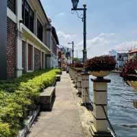 Rocking Vibes by the Malacca River!
