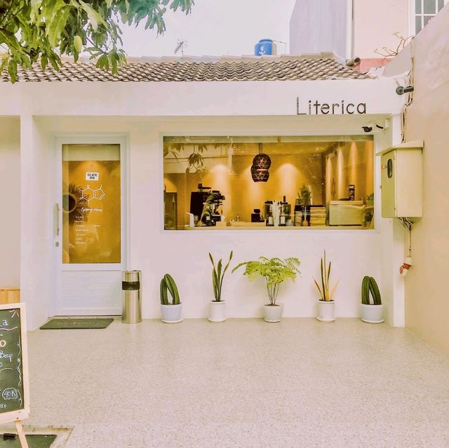 A Beautiful Thai Coffee Shop In Indonesia