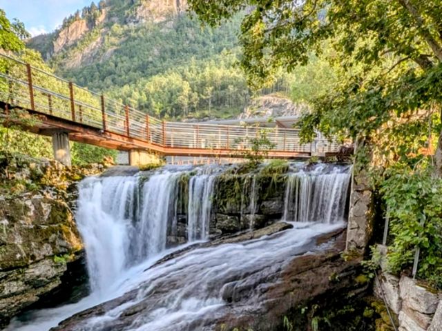 挪威 | Fossevandring Geiranger 擁有絕佳視野的峽灣瀑布