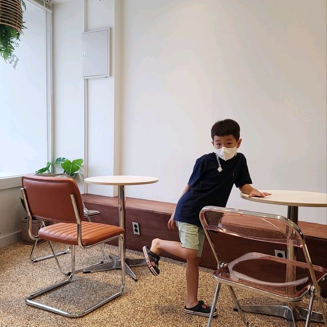 동해묵호항 특색있는 감성카페 라운드어바웃