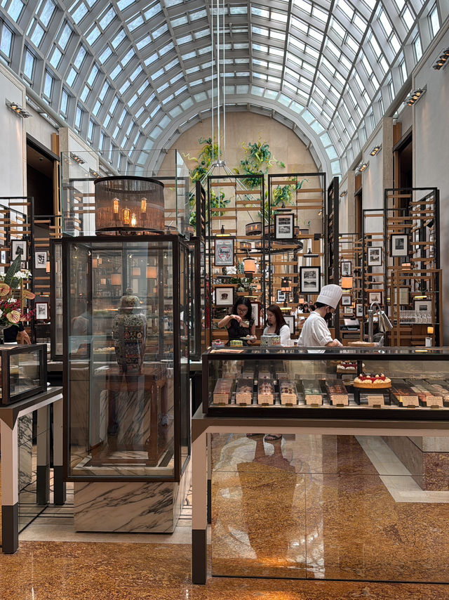 Take a break at Ritz Carlton Singapore 
