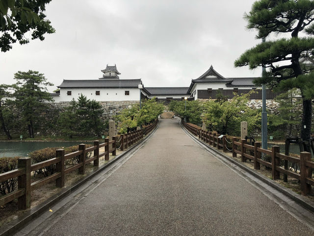 【今治城｜愛媛県今治市 「海の水が満ちる堀。藤堂高虎が遺した、“瀬戸内の防衛要塞”」】