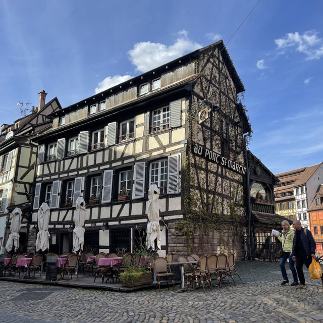 Strasbourg  เมืองสายน้ำสุดคลาสสิคแห่งฝรั่งเศส