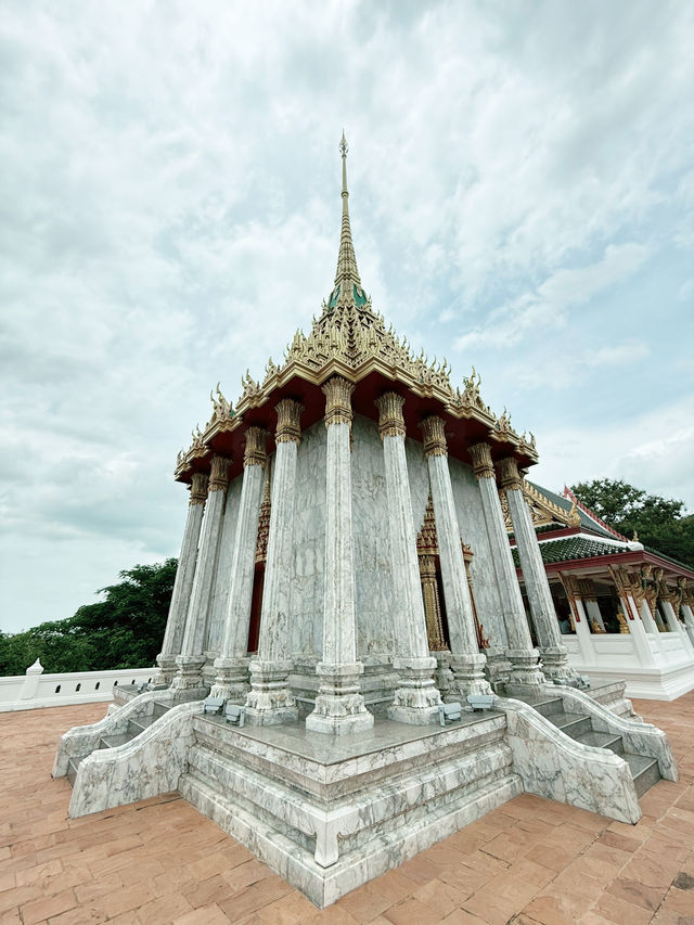 Unseen สุพรรณบุรี ที่วัดเขาดีสลัก 