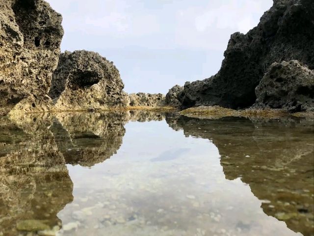 🌊 藍天碧海間的勇者試煉｜小琉球「厚石魚澳」浮潛天堂與跳海熱點