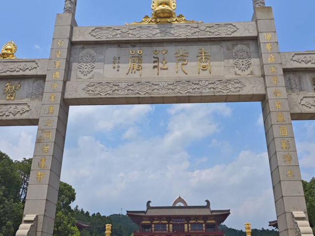 🙏 The Grand Donglin Buddha: A Place for Sincere Prayers ✨