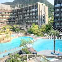 當孩子用薯條餵企鵝時，你會發現快樂原來這麼簡單