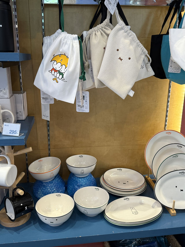 Miffy's Voyage Café Camel Republic
