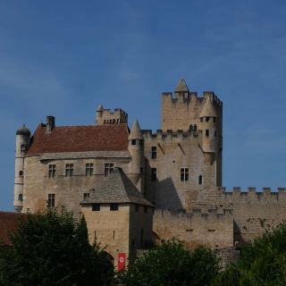 Château de Beynac – The Fortress of the Dordogne Cliffs