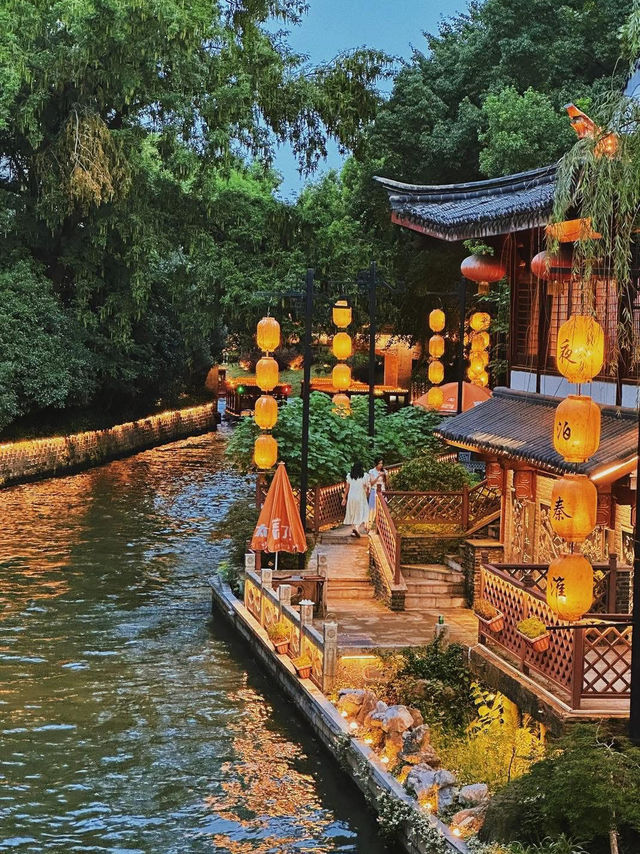 🍂 Missing autumn in Nanjing is like missing the soul of October.