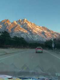 Yulong Snow Mountain : Golden Glow & White Snow