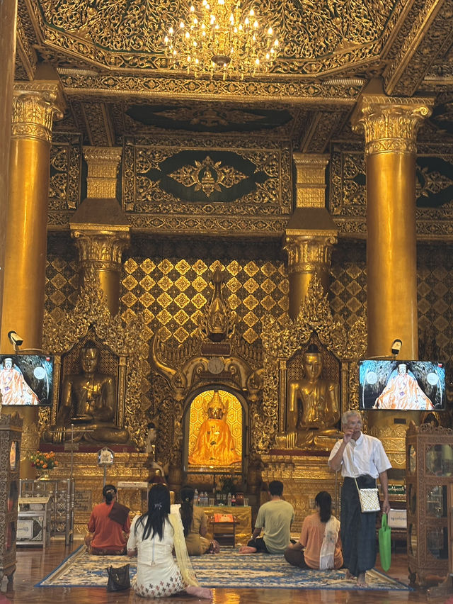 The most sacred golden Buddhist temple in Myanmar: Shwedagon Pagoda ✨