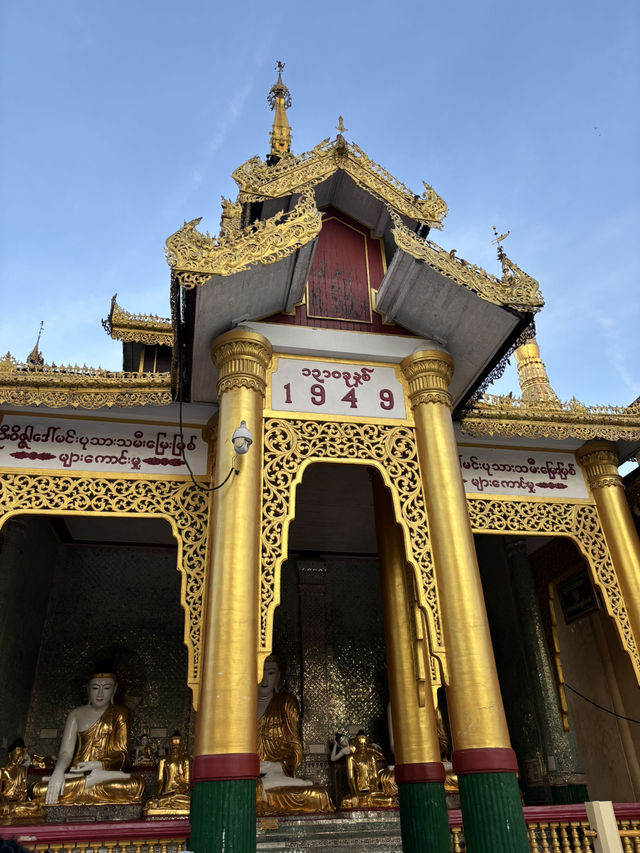 The most sacred golden Buddhist temple in Myanmar: Shwedagon Pagoda ✨