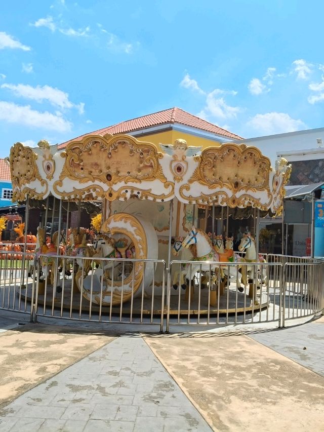 Discover Shop Play at Sunny Outlet Days🌞