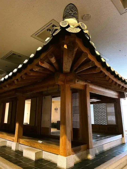 這裡是了解韓國文化和歷史的絕佳場所。這個地方本身非常舒適且美麗。