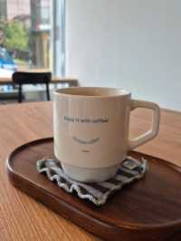 화이트우드 무드의 신상 감성카페 — 코클렌(Coclen)