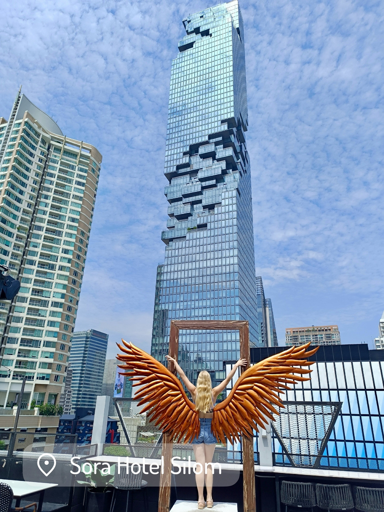 Want to swim in a pool with a view of the iconic Mahanakhon skyscraper without overpaying for a room? I'm sharing my trusted selection of hotels in Bangkok with luxurious pools. And all starting from $35 per night!
I've personally stayed at every hotel!
My favorites:
The Heritage Hotels Bangkok ⭐⭐⭐⭐
• Price: from $35/night (without breakfast) or $44/night (with breakfast)
• Pros: decent breakfasts, beautiful views from the pool, the most affordable on my list.
Sora Hotel Silom ⭐⭐⭐⭐
• Price: from $58/night (with breakfast)
• Pros: stylish design, infinity pool, and a bar.
I Residence Hotel Silom ⭐⭐⭐⭐
• Price: from $54/night (breakfast included)
• Pros: sumptuous breakfasts (yes, they have shrimp and ice cream!), modern pool, but the view is blocked by a partition.
Prices are valid as of February 2026, from the date of this post.
🌇 What other advantages do these hotels have besides the pool view?
✓ All hotels offer delicious breakfasts – recharge your batteries before exploring.
✓ Super convenient location.
✓ 20-minute walk to the market.
✓ Nearby shopping malls for shopping.
✓ Lots of cafes, restaurants, and shops nearby.
✓ Convenient transportation links – explore the city without hassle.
✓ You can walk to Lumpini Park and see monitor lizards.
📌 Save this selection and book in advance!
In my next post, I'll tell you about a viewpoint overlooking Mahanakhon for the price of a cup of coffee ☕
#Bangkok #Mahanakhon #BudgetTravel #HotelReview #ThailandTravel #PoolView #TravelHacks #BangkokLife