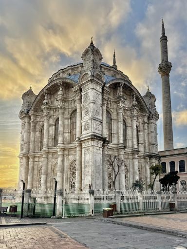 イスタンブールで最も軽やかなモスク — オルタキョイ・モスク | Trip