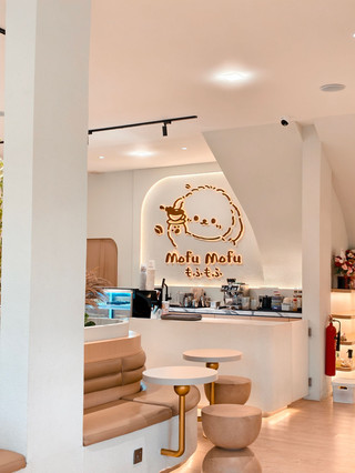 Fluffy cakes + fluffy dogs: Batam’s dream pet‑café hideout
