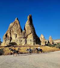 HORSERIDING IN CAPPADOCIA, WHAT AN EPIC TRAVEL MOMENT!