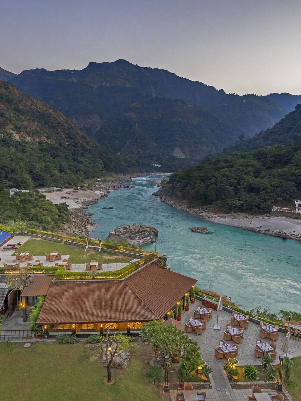 🧘 Rishikesh and the Himalayan FoothillsLuxury Wellness in Rishikesh: Yoga, holy Ganga, wellness