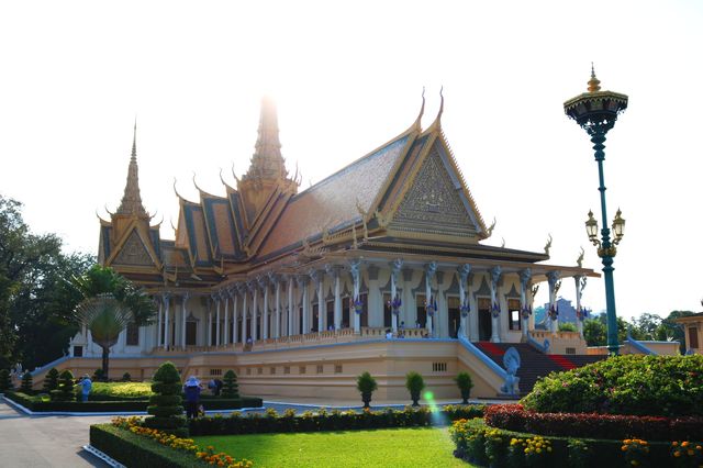 Discovering the Soul of Phnom Penh 🙏🌇 Discovering the Soul of Phnom Penh 🙏🌇