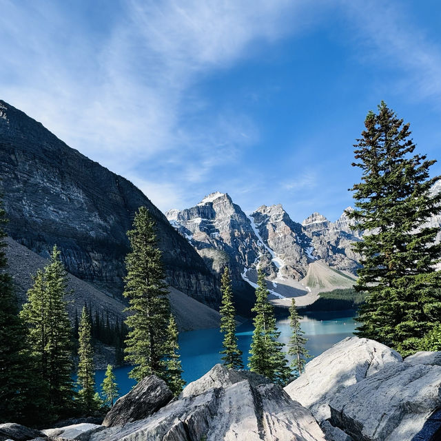 Turquoise water of Moraine Lake