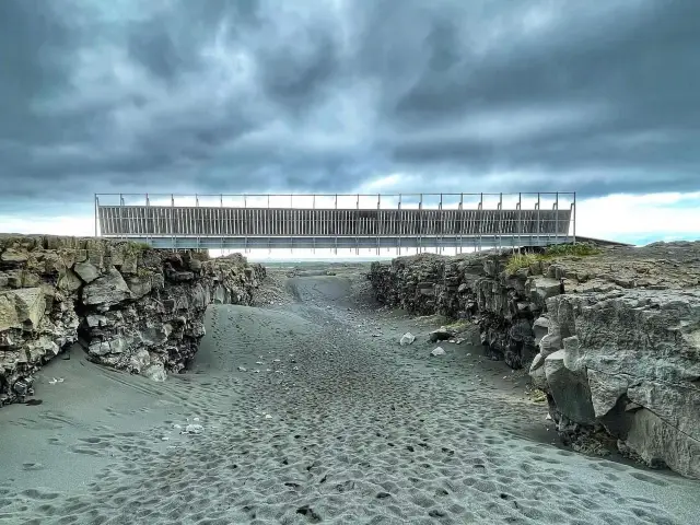 Bridge Between Continents 🇮🇸