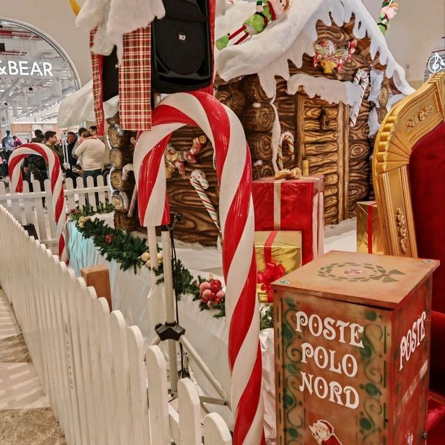 Santa's Mailbox: Sending Letters to the North Pole!  