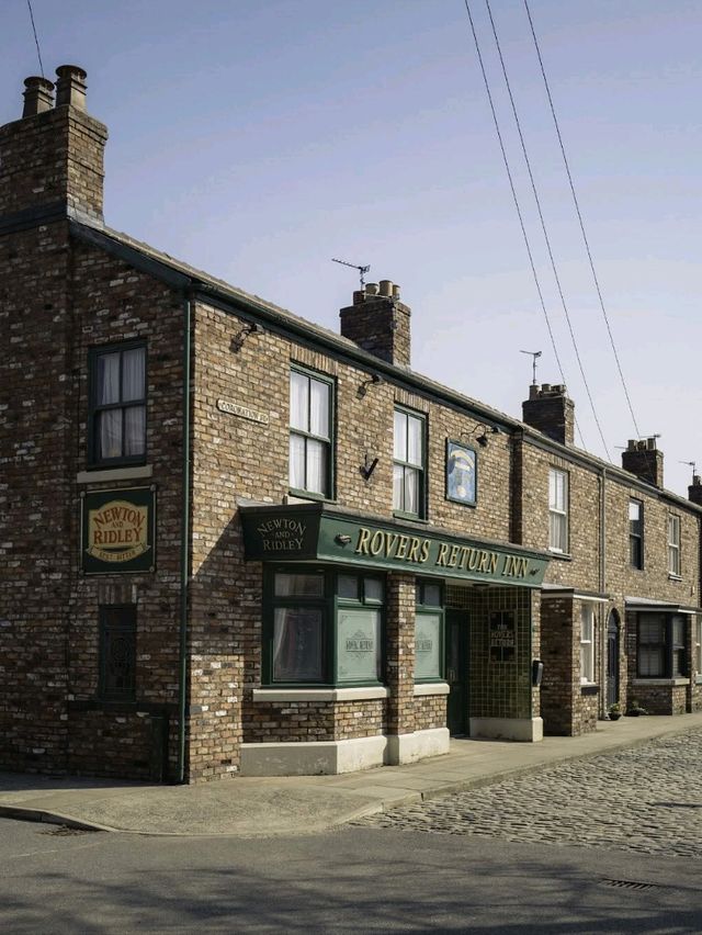 Discover Salford: A Hidden Gem in Manchester! 🌟
