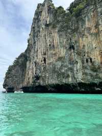 Phi-Phi lagoon or paradise?🩵
