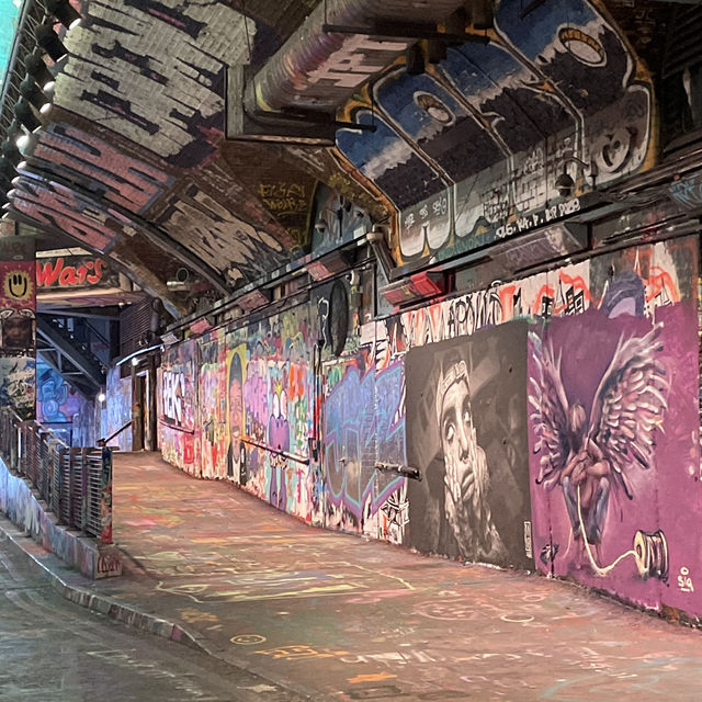 London🇬🇧Vibrant Vibes and Urban Art: Exploring Waterloo’s Graffiti Tunnel🎨 