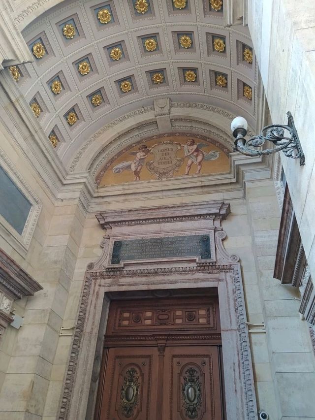 St. Stephen’s Basilica: Budapest’s Neo-Classical Masterpiece