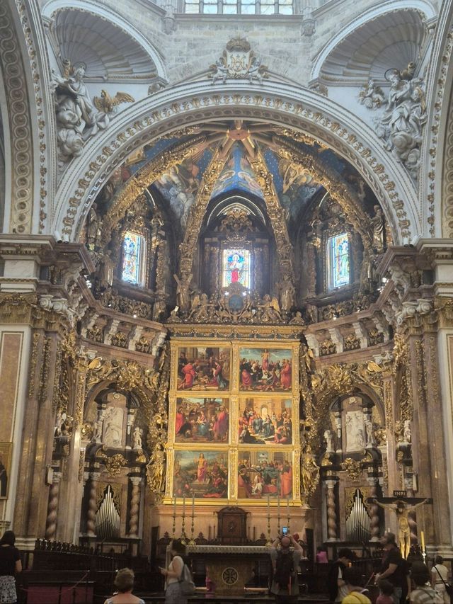 Els Secrets de la Catedral: From Gothic Grace to the Holy Grail