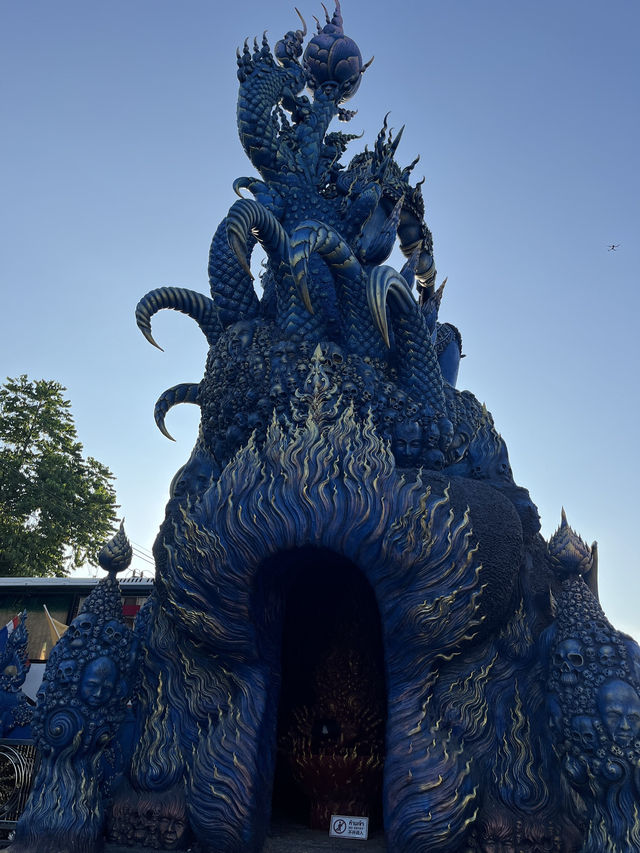 Blue Temple – Wat Rong Suea Ten, Chiang Rai